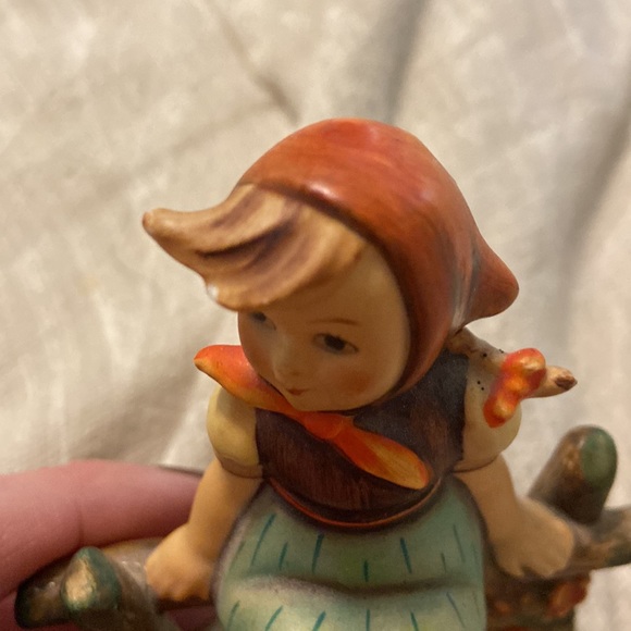 Goebel Hummel Figurine just resting. - Picture 6 of 6